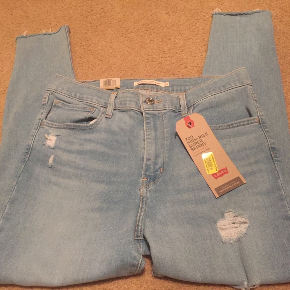 New With Tags Women’s Levi high rise super skinny jeans size 10 short